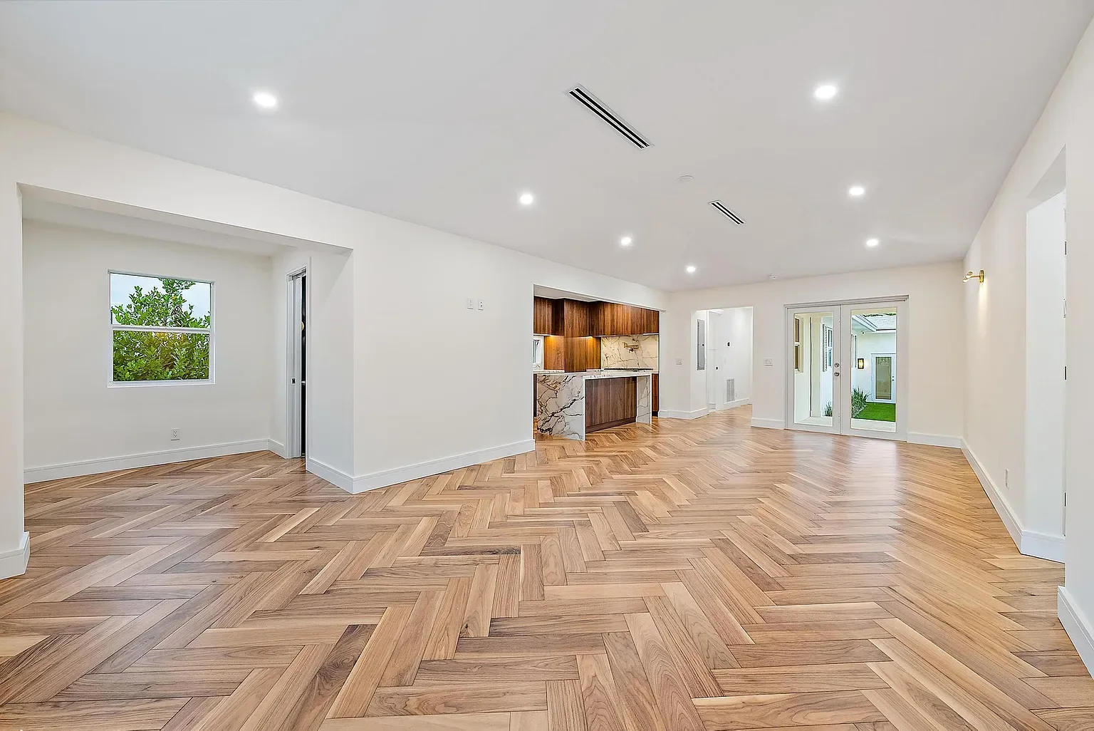 227 Greymon Drive, great room