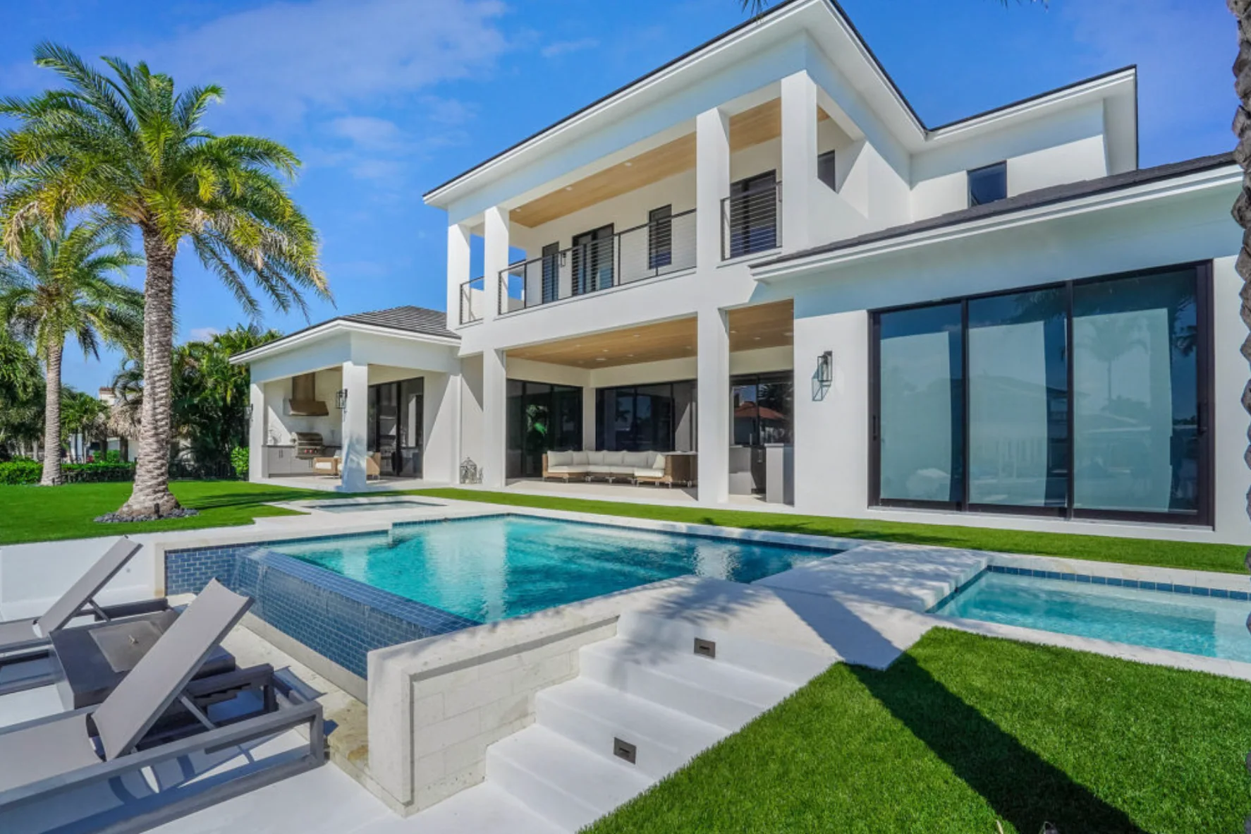 Bay Village, pool