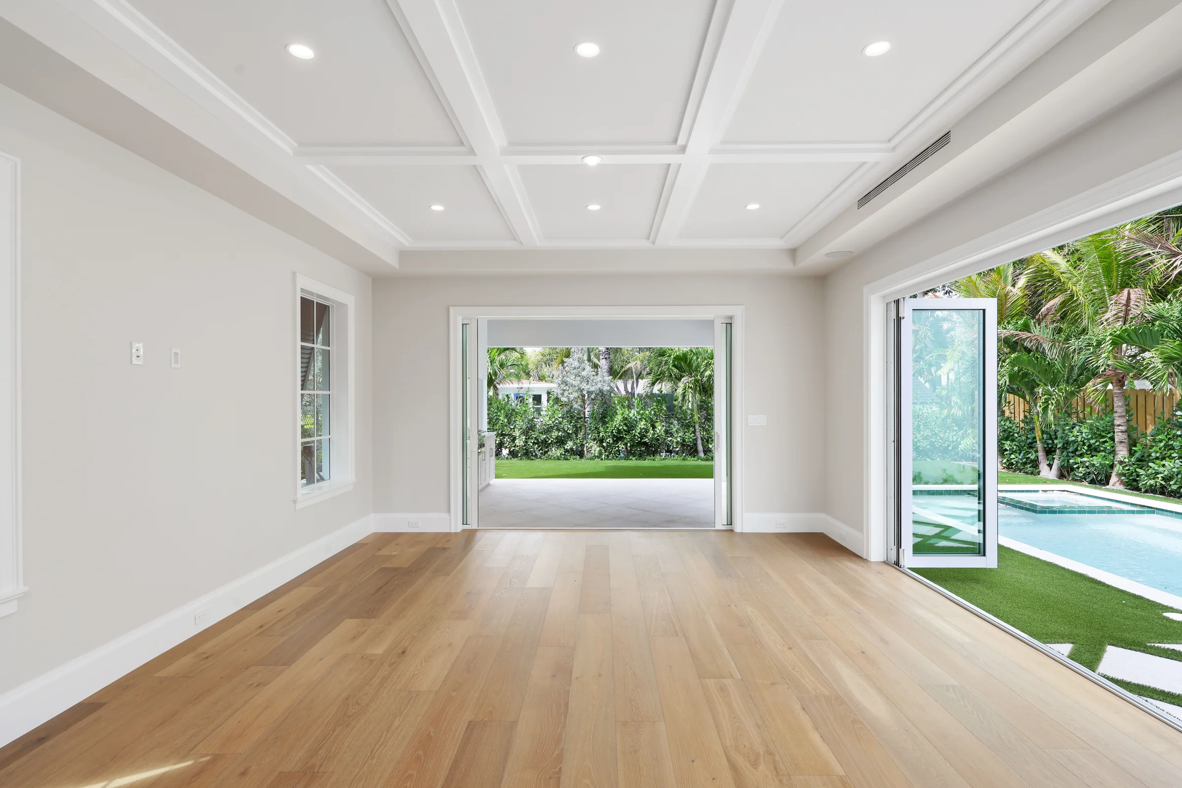 309 Greymon Drive, loggia