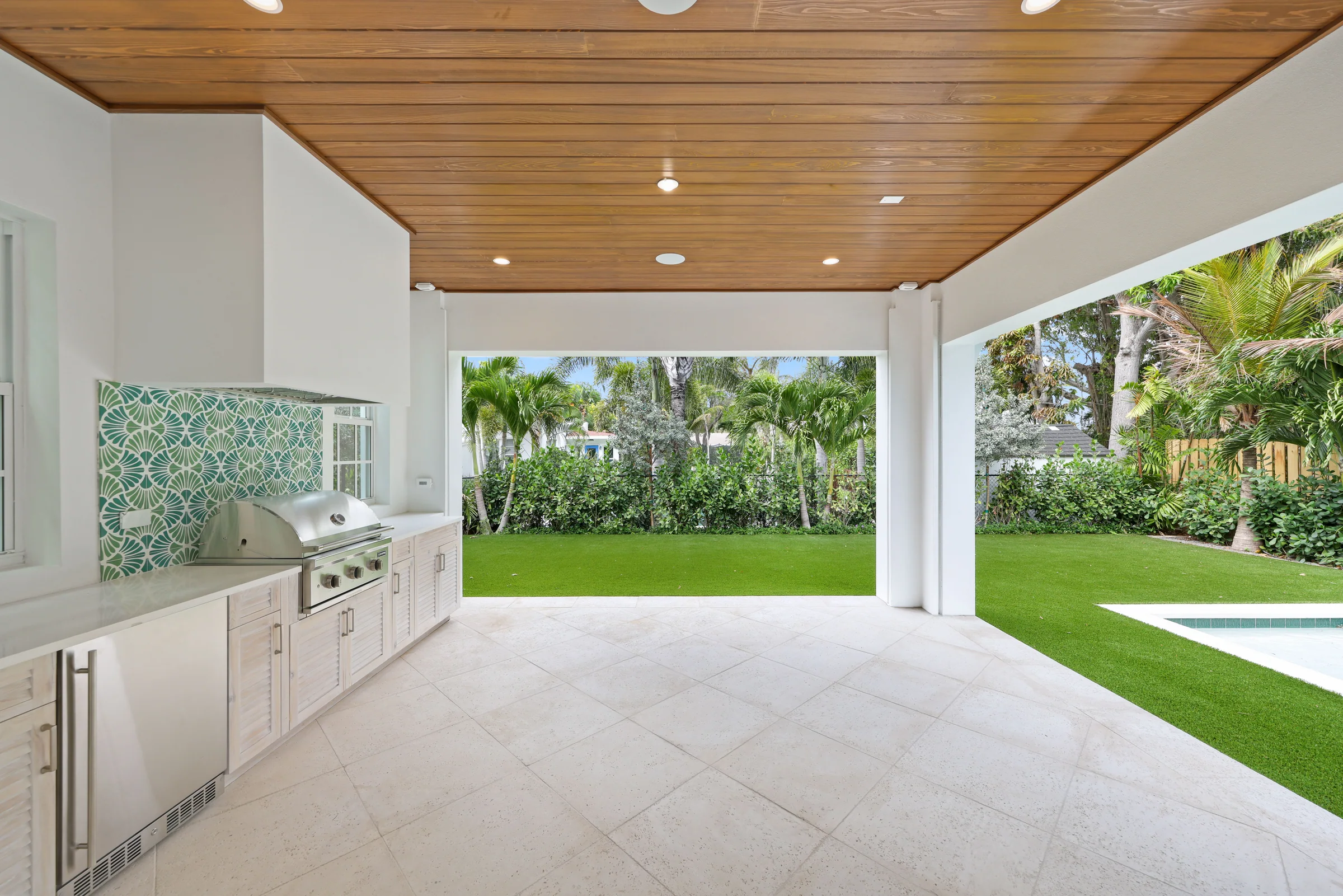 309 Greymon Drive, loggia