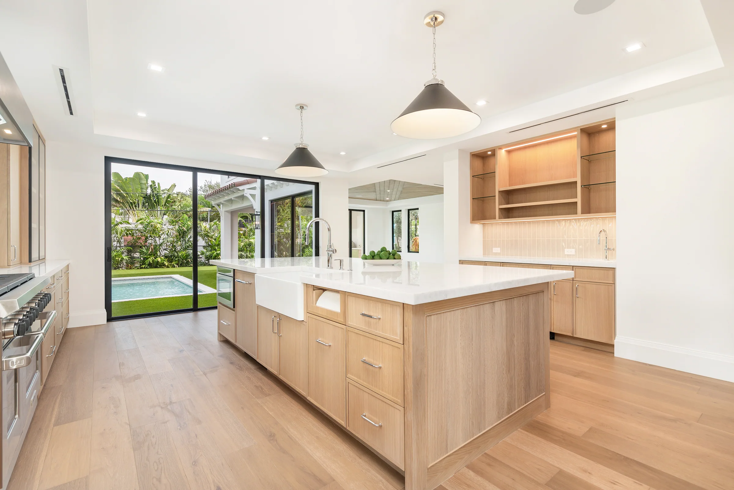 317 Greymon Drive, kitchen island