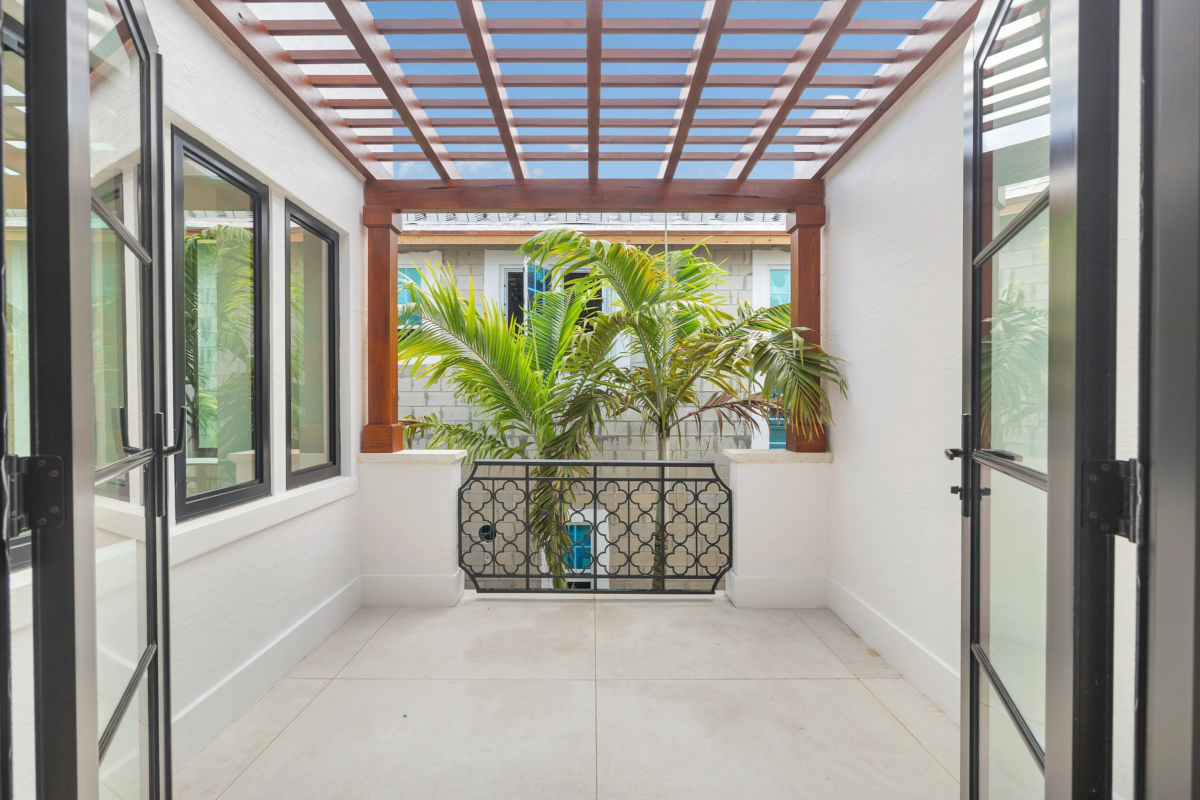 317 Greymon Drive, courtyard pergola